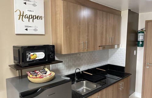 Pio del Pilar Condominio | 1 BR Fully Furnished Condo in Makati with Pool and Parking - Red Residences 1131