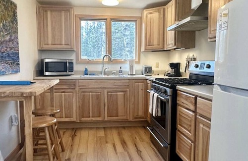 Bar Harbor Casa | 1 BR Home in Quiet Wooded Area in BH! [Art Studio]