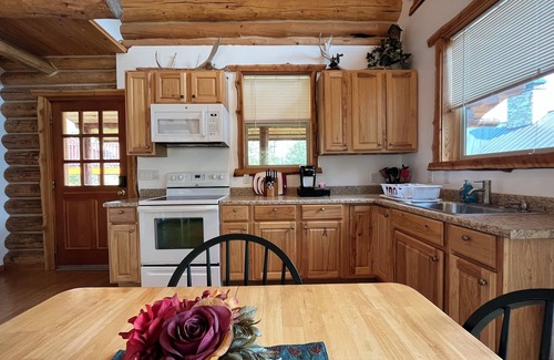 West Glacier Apartamento | West Glacier Log Cabin con vistas al lago