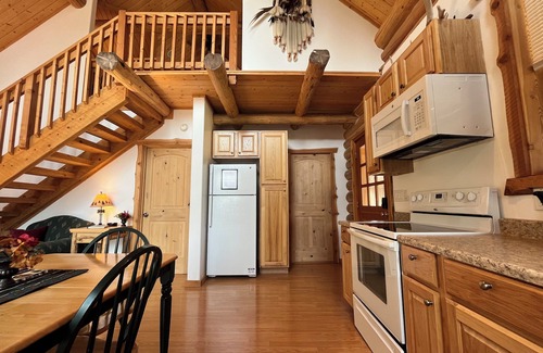 West Glacier Apartamento | West Glacier Log Cabin con vistas al lago