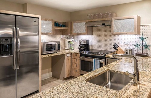 Frydendal Complejo | 1 BR Presidential Condo with Ocean Views!