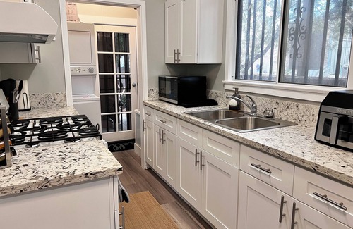 East Hollywood Apartamento | 1-BR Retreat in East Hollywood – Prime Location!