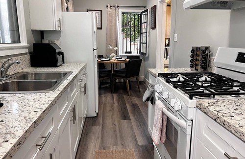 East Hollywood Apartamento | 1-BR Retreat in East Hollywood – Prime Location!