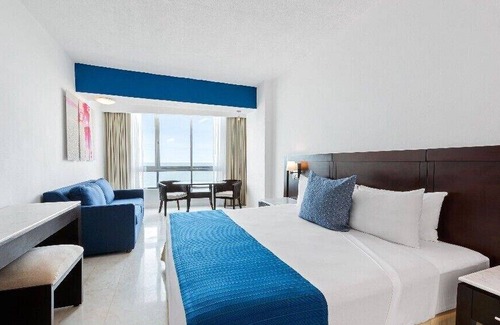 Marina Mazatlan Apartamento | 1 BR Royal Park Studio with Elegant Garden Next to the Cerritos Beach