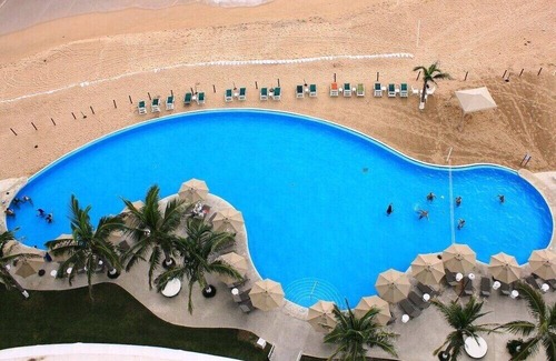 Marina Mazatlan Apartamento | 1 BR Royal Park Studio with Elegant Garden Next to the Cerritos Beach