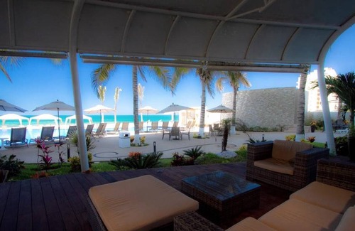 Marina Mazatlan Apartamento | 1 BR Royal Park Studio with Elegant Garden Next to the Cerritos Beach