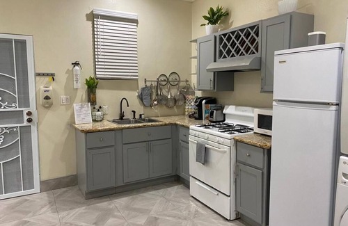 Nassau Apartamento | 1 BR w/ Free Breakfast, Car & Airport Pickup
