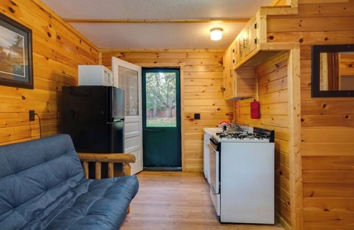 Lake Luzerne-Hadley Cabaña | 1 BR Waterfront Cottage con puestas de sol de montaña