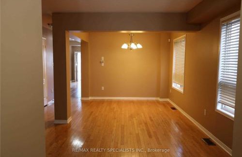 Brampton Casa | 1 Brampton Executive Suite- Great Location- Opp Plaza, Restaurants, Gym, Shopping