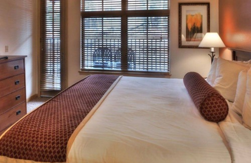 Four O'Clock Condominio | Condominio de lujo con 2 habitaciones y 2 baños - Acceso de entrada / salida con esquís - Grand Timber Lodge