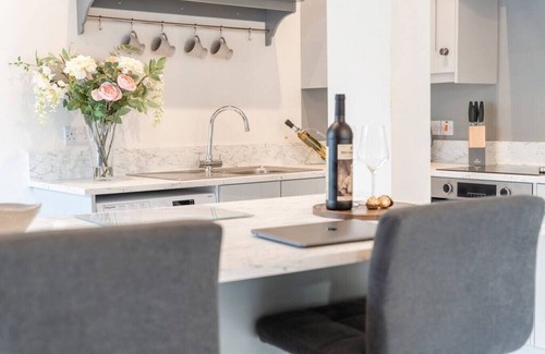 Lisnagunogue Apartamento | 1 Bryan Street · Stylish 1-bed newly refurbished modern apartment