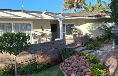 Oudtshoorn Casa | 1 CAMDEBO