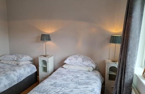 Longford Cama Y Desayuno | 1 Cartrun Breac N39D7H6 Opposite Longford Rugby Club - See the Yellow Door
