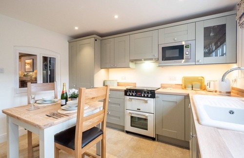 Woodbridge Cabaña | 1 Chantry Cottage - sleeps 3 guests in 2 bedrooms