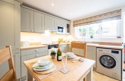 Woodbridge Cabaña | 1 Chantry Cottage - sleeps 3 guests in 2 bedrooms
