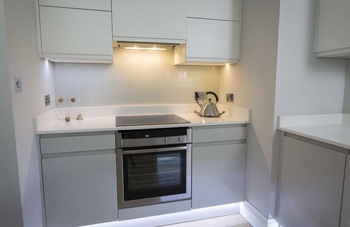 Bugford Cabaña | 1 Coachman's Cottage, Hillfield Village, DARTMOUTH