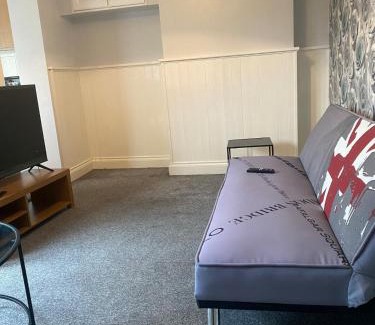 Sittingbourne Apartamento | 1 double bed house and sofa bed with a garden