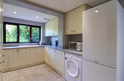 Ebford Cabaña | 1 EASTDON COTTAGES, pet friendly, with open fire in Dawlish Warren