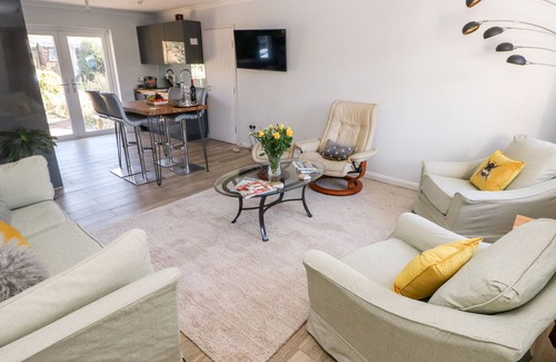 Pembroke Dock Casa | 1 GLOUCESTER WAY, pet friendly, with hot tub in Pembroke Dock