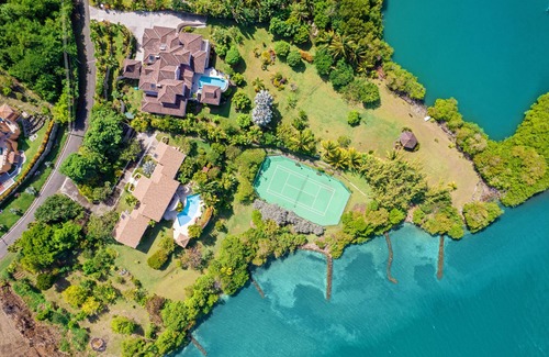 Westerhall Land Settlement Casa | # 1 en Granada! ¡Retiro privado de 2 acres frente al mar con cancha de tenis, servicio de limpieza!