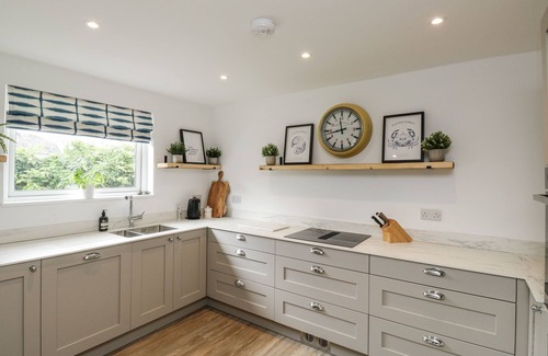 Thurlestone Casa | 1 ISLAND VIEW, family friendly, with a garden in Thurlestone