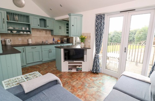 Bugford Cabaña | 1 Keepers Cottage, Hillfield Village