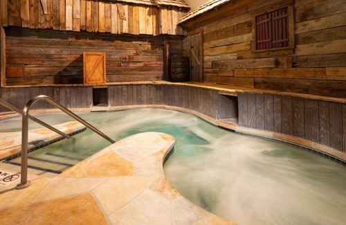 Rothschild Casa | 1 King, 1 Bunk Bed Suite With Access to Pool, Hot Tub, and Gym