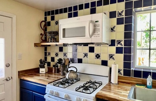 Las Cruces Casa | 1 king bd with big fenced back yard pets welcome
