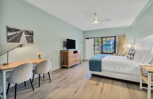 Crystal Beach Hotel | 1 cama King en hoteles Se aceptan mascotas!