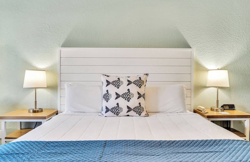 Crystal Beach Hotel | 1 cama King en hoteles Se aceptan mascotas!