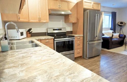 Okanagan-Similkameen Apartamento | 1 King bed + SofaQueen, Entire suite, By the Beach, Casino, Arena, kids parks.