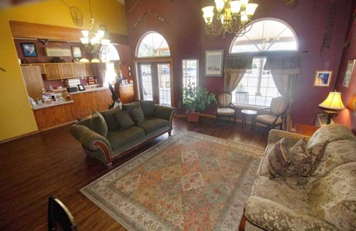 Kellogg Apartamento | 1 King Bed with Recliner at FairBridge Inn & Suites Kellogg