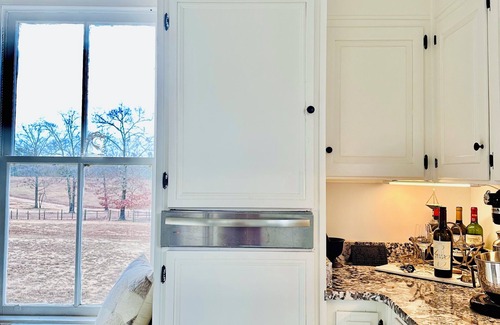 Wagener Otro | 1 Large Bedroom/En-Suite in Charming 2-Bedroom Antique Farmhouse Wagener, SC