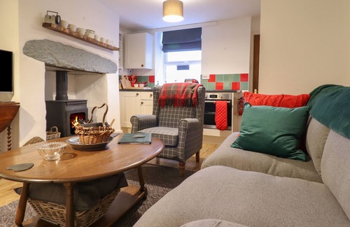 Manod Cabaña | 1 LLWYN HIR, pet friendly, with open fire in Blaenau Ffestiniog