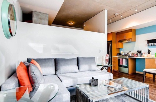 Belltown Apartamento | Speechless In Seattle! #1 Location - 2BR - Extra Sanitized - Free Parking! (VR1)