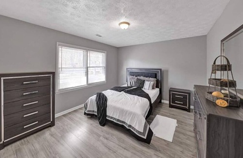 Anniston Casa | #1 Luxury Home Stay w/ Lake Views