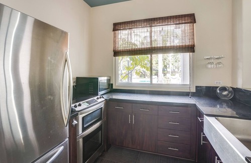 Airport Area Condominio | < 1 Mi to Airport: Luxury Condo in Irvine!