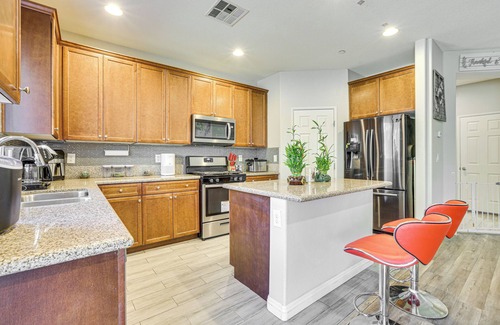 North Las Vegas Casa | 1 Mi to Aliante Casino: Townhome w/ Fenced Yard!