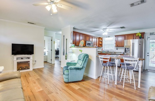 Cortez Casa | 1 Mi to Anna Maria Island: Pet-Friendly Retreat