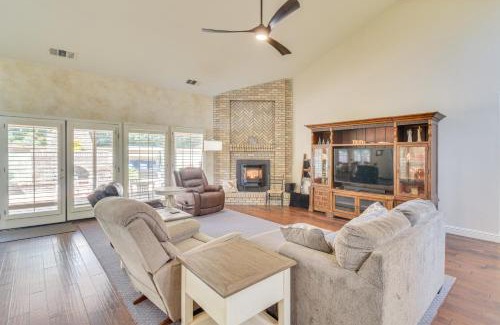 Merced Casa | 1 Mi to Applegate Park Zoo Pet-Friendly Home