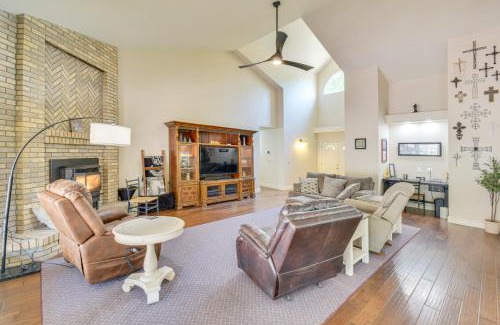Merced Casa | 1 Mi to Applegate Park Zoo Pet-Friendly Home