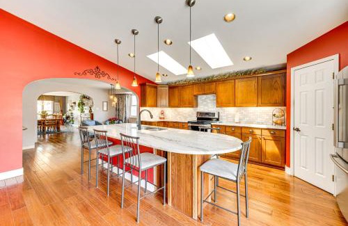 West Colorado Springs Casa | 1 Mi to Attractions Getaway with Mtn Views!