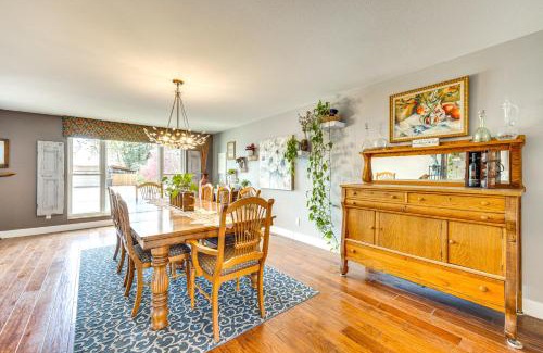 West Colorado Springs Casa | 1 Mi to Attractions Getaway with Mtn Views!