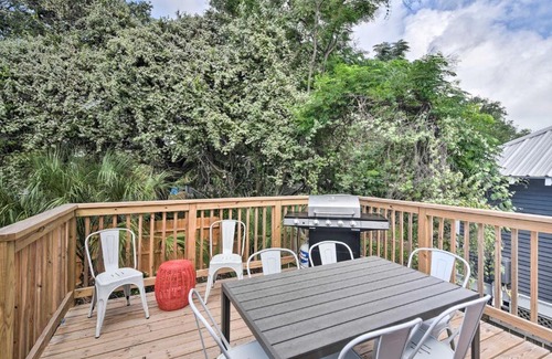 Galveston Casa | 1 Mi to Beach Coastal Cottage in Galveston