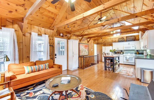 Lakemont Cabina | 1 Mi to Beach: Lake Rabun Home w/ Carriage House