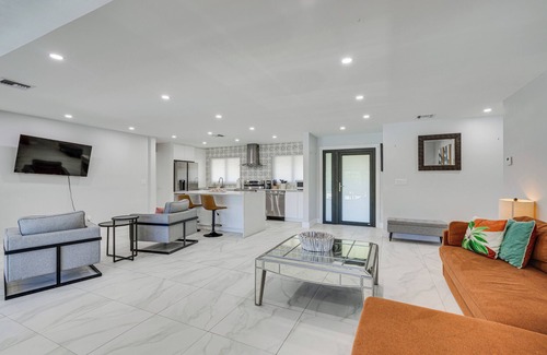 Yacht Club Casa | 1 Mi to Beach: Modern Cape Coral Home w/Pool