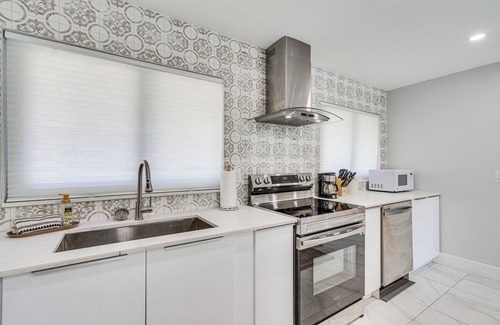 Yacht Club Casa | 1 Mi to Beach: Modern Cape Coral Home w/Pool