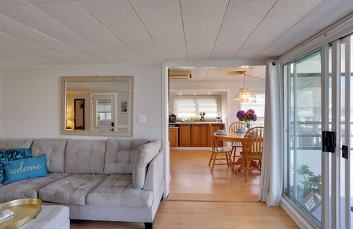Birch Bay Cabina | 1 Mi to Birch Bay SP! Cozy Cabin w/Pool Access