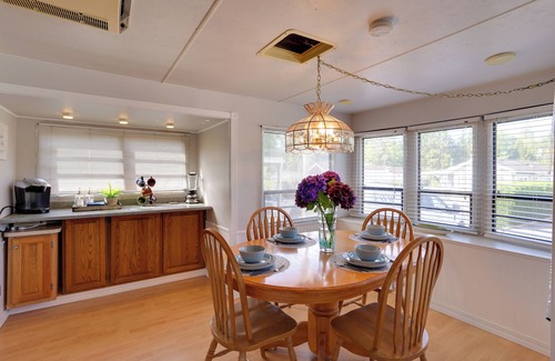 Birch Bay Cabina | 1 Mi to Birch Bay SP! Cozy Cabin w/Pool Access