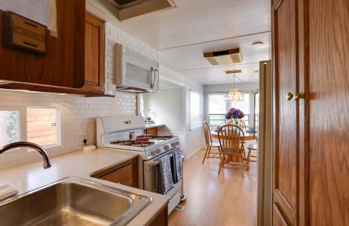 Birch Bay Casa | 1 Mi to Birch Bay SP! Cozy Cabin with Pool Access